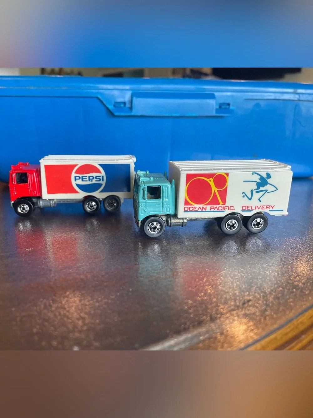 Hot Wheels HiWay Hauler  Pepsi 1986 Truck & Ocean Pacific Delivery lot 2